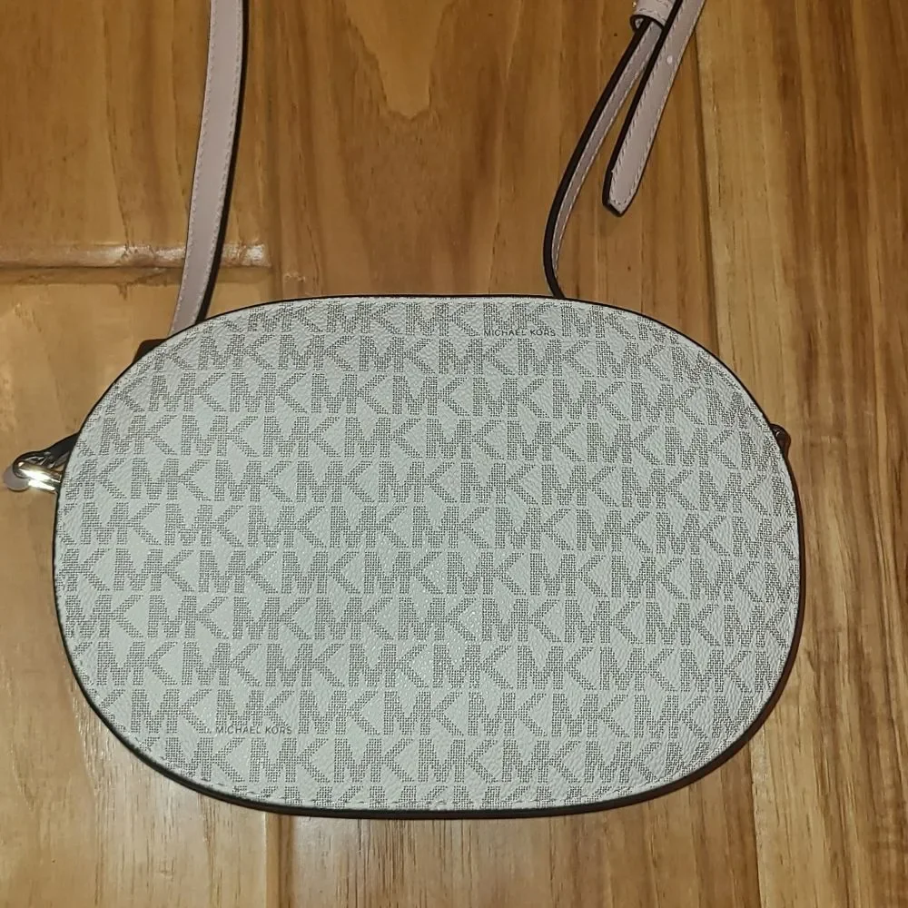 Michael Kors MK Designer Jet Set Travel Oval Pink White Crossbody Bag Purse